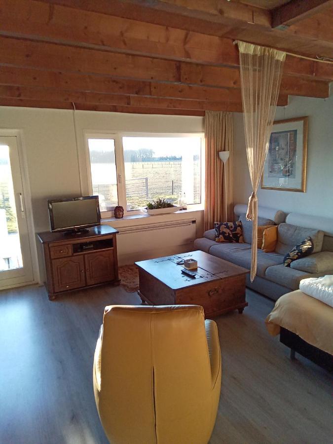 Bed and Breakfast De Indiaan Noord-Scharwoude Exterior foto